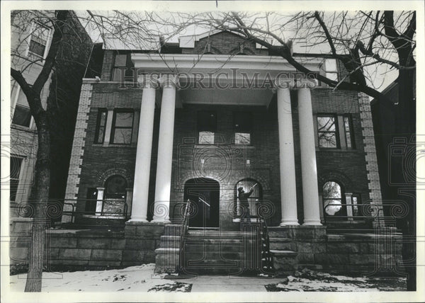 1982 refurbished building 4861 N. Kenmore - Historic Images