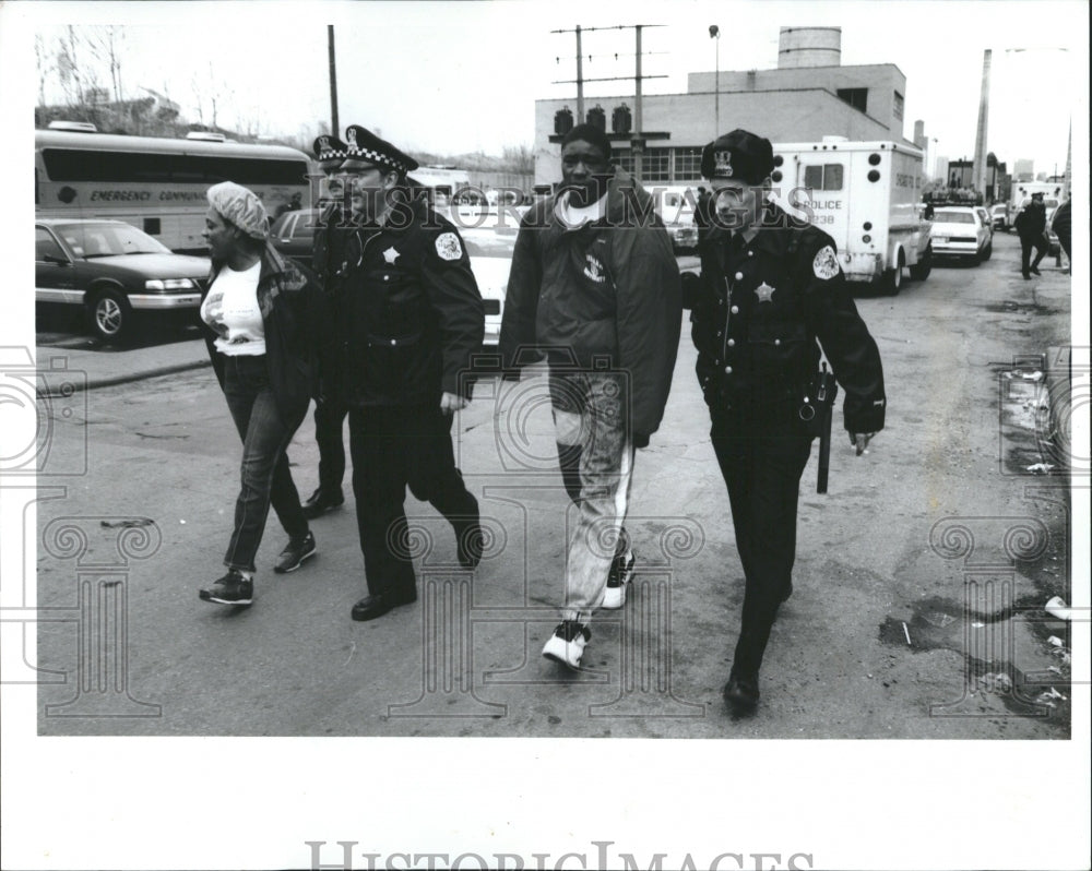 1991 Police arrested people State way Gardn - Historic Images