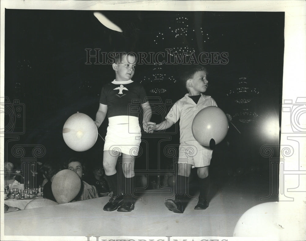1964 Children&#39;s Fashion Petite Parade - Historic Images