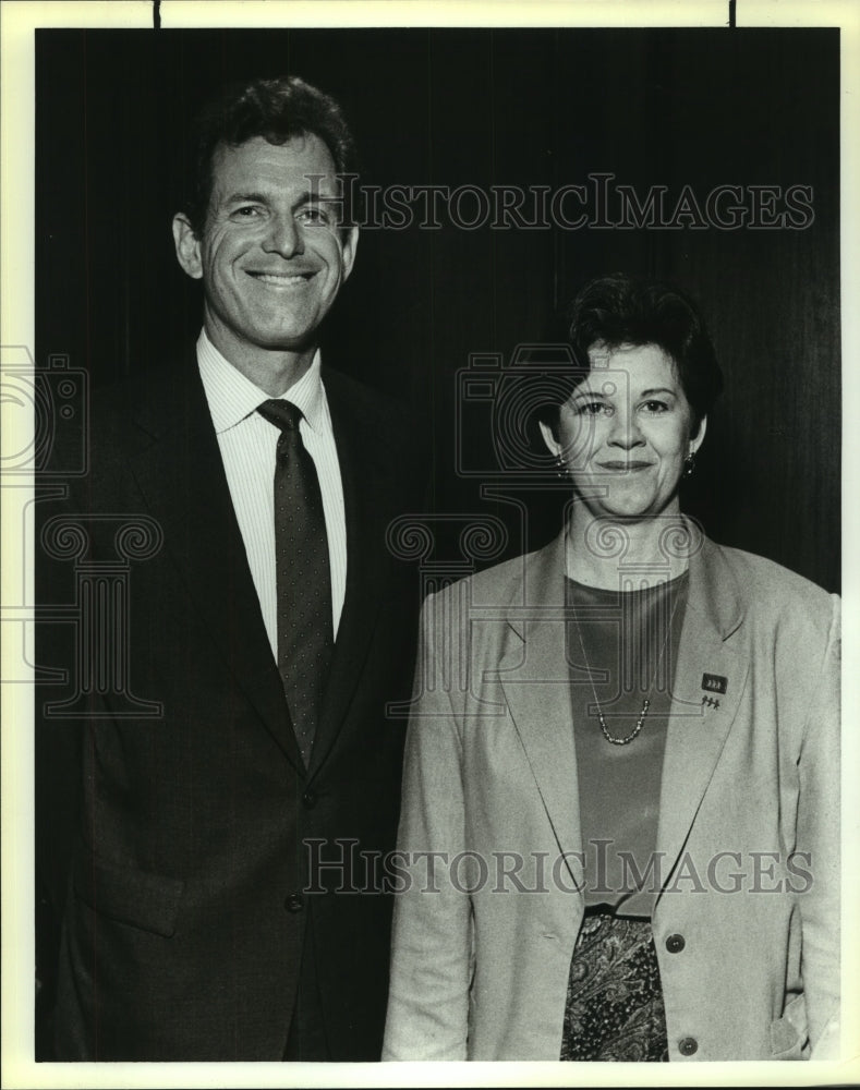 1990 Press Photo Wayne Alexander, Pacesetter Chariman at United Way Reception - Historic Images