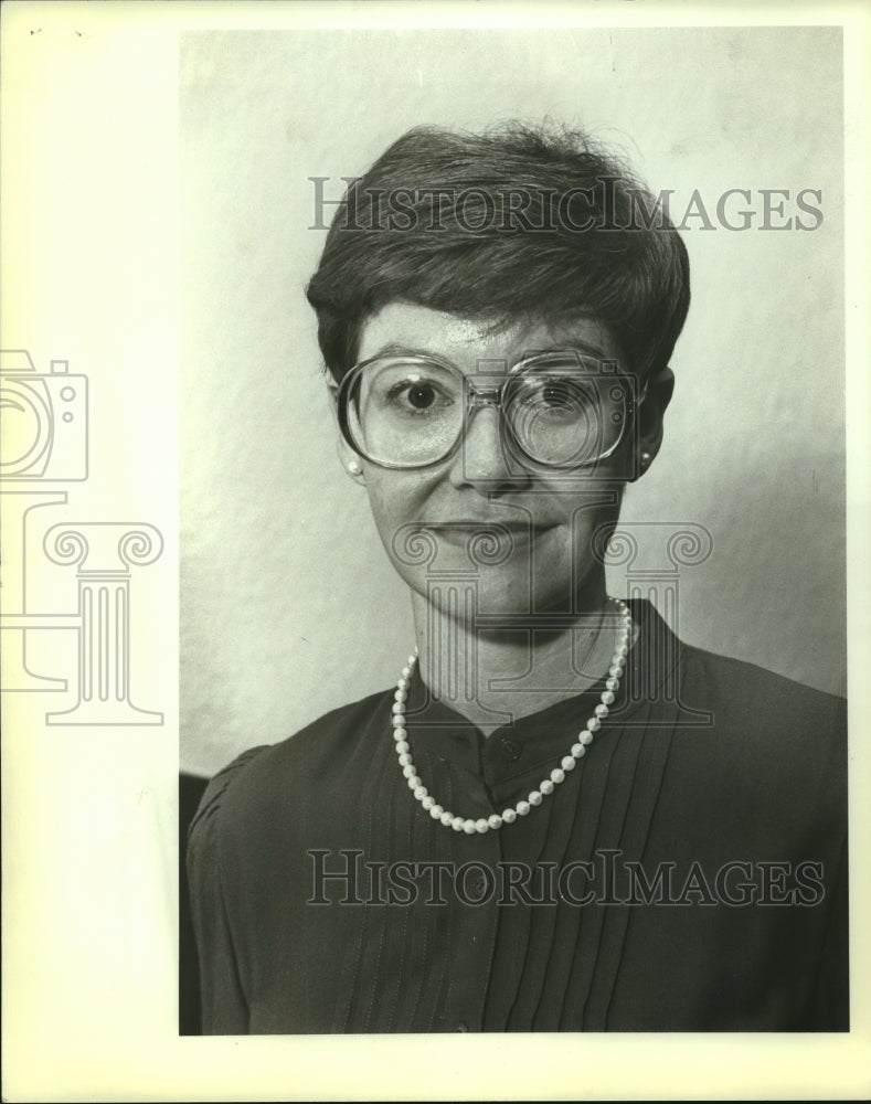 1983 Press Photo Betty Adler - saa00532 - Historic Images