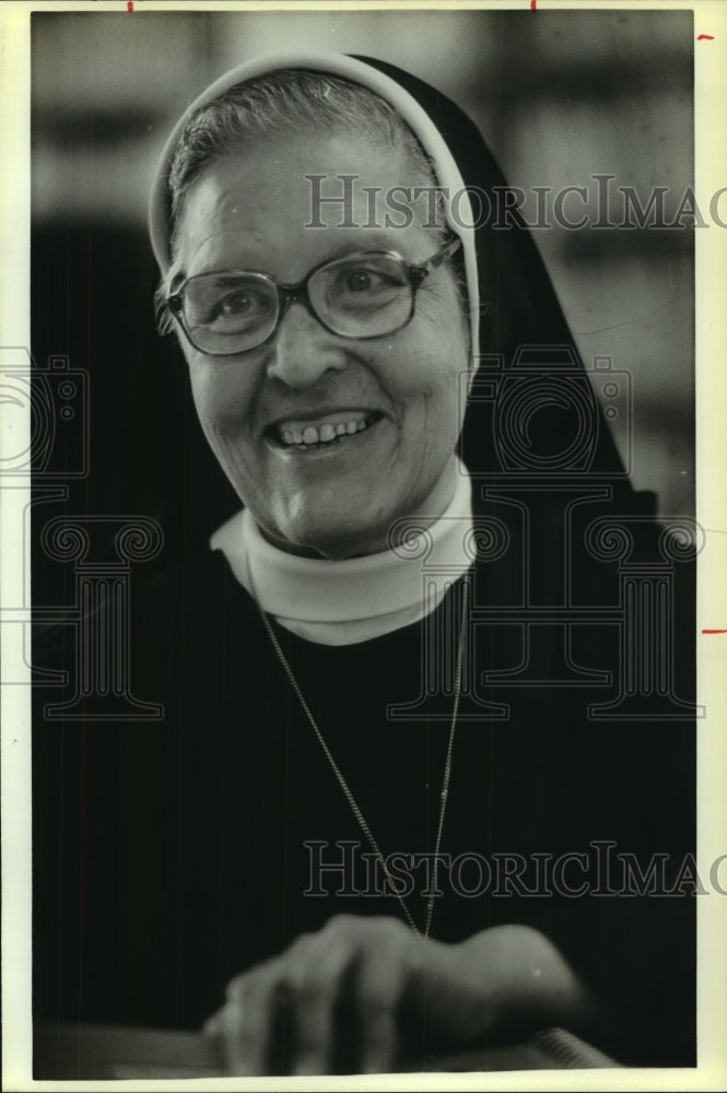 1987 Press Photo Sister Rosemary Lopez Arces - saa00545 - Historic Images