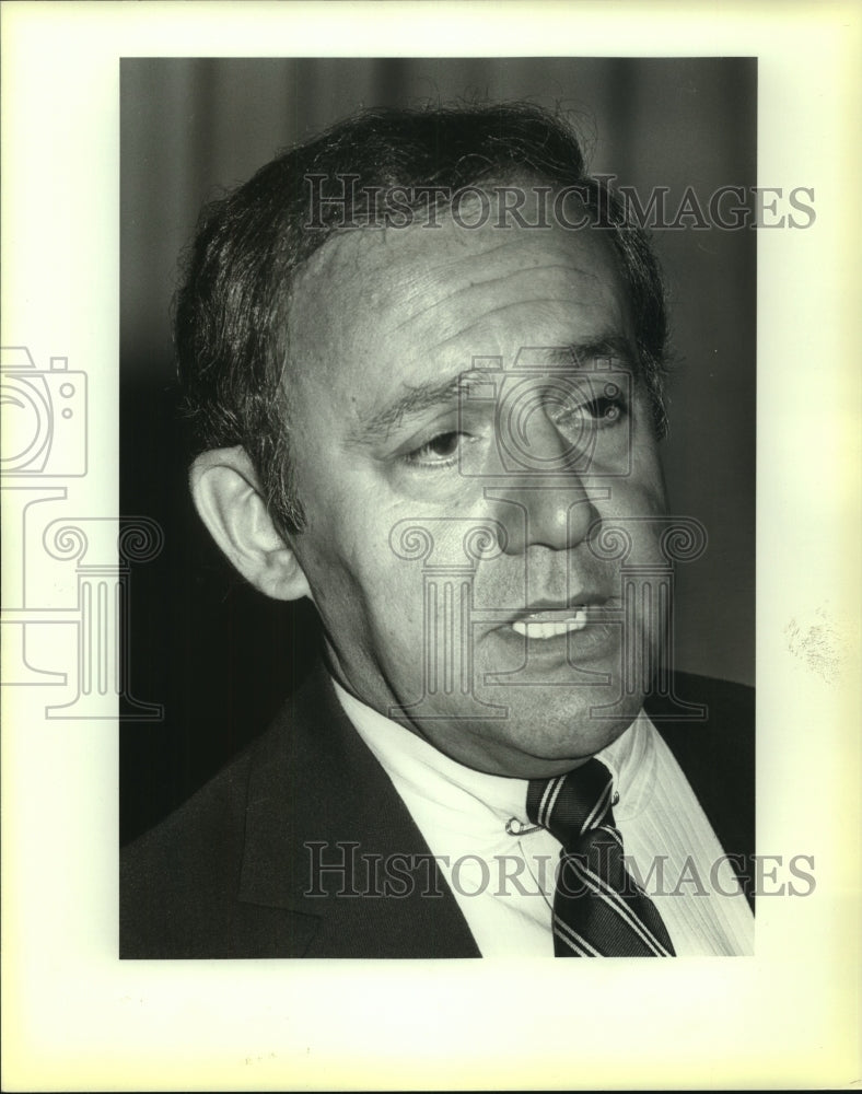 1984 Press Photo Thomas Aranda, Jr, Ambassador of Uruguay at Convention Center - Historic Images