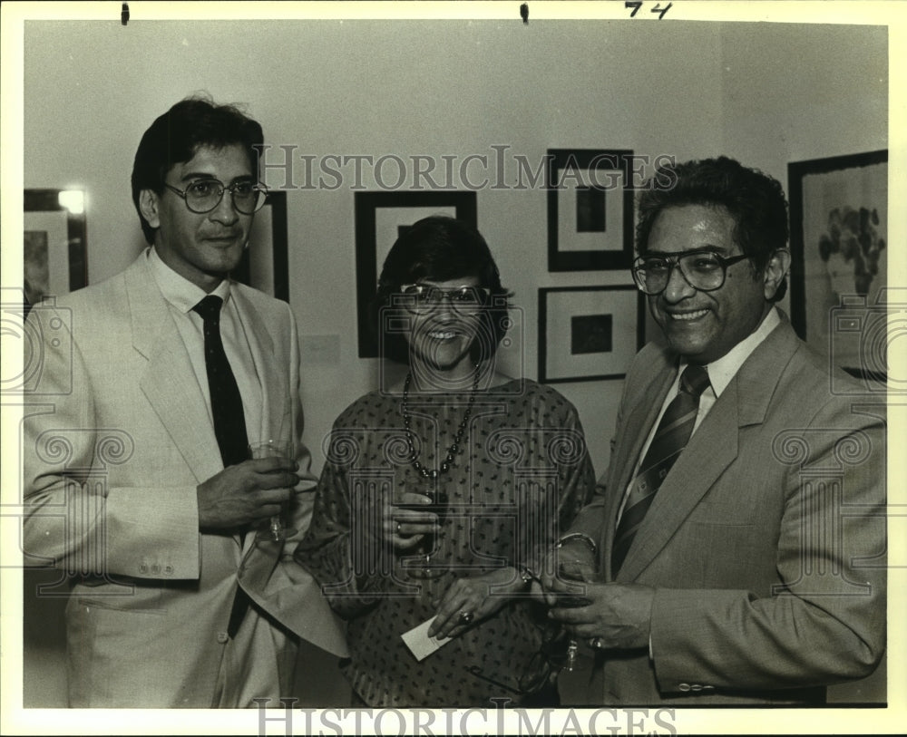 1988 Press Photo Georgina Barclay at Universidad Nacional De Mexico Art Exhibit - Historic Images