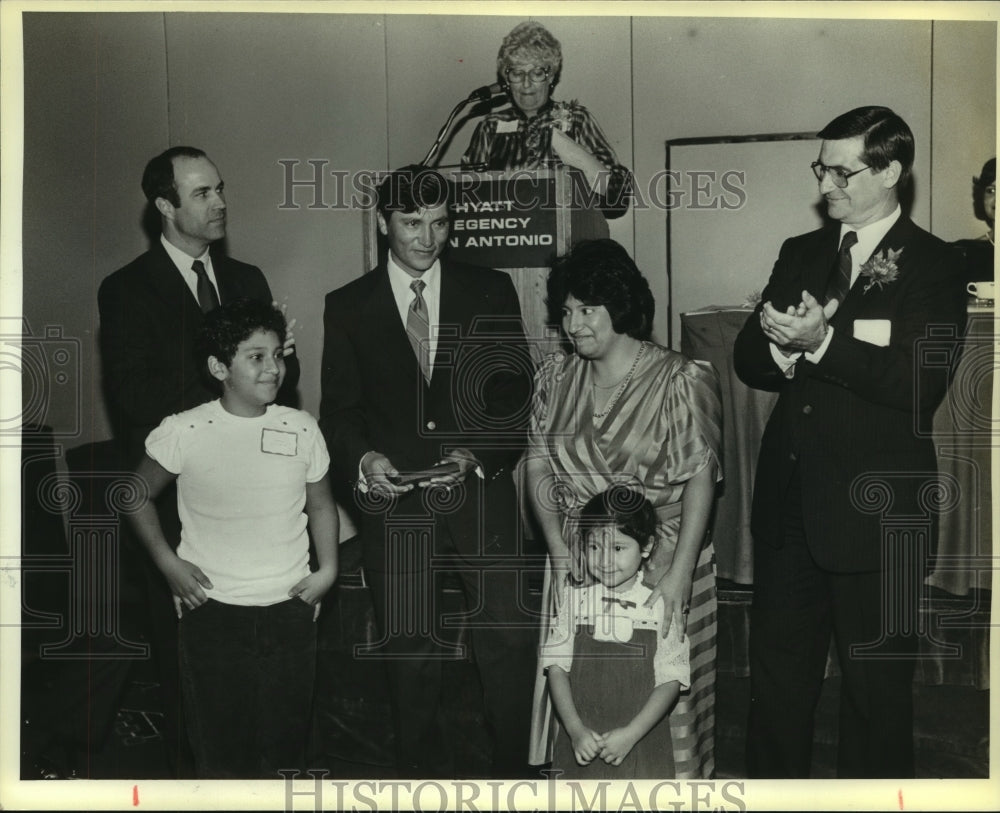 1985 Eddie Aguilar and Family at Young Mens Christian Academy Dinner - Historic Images