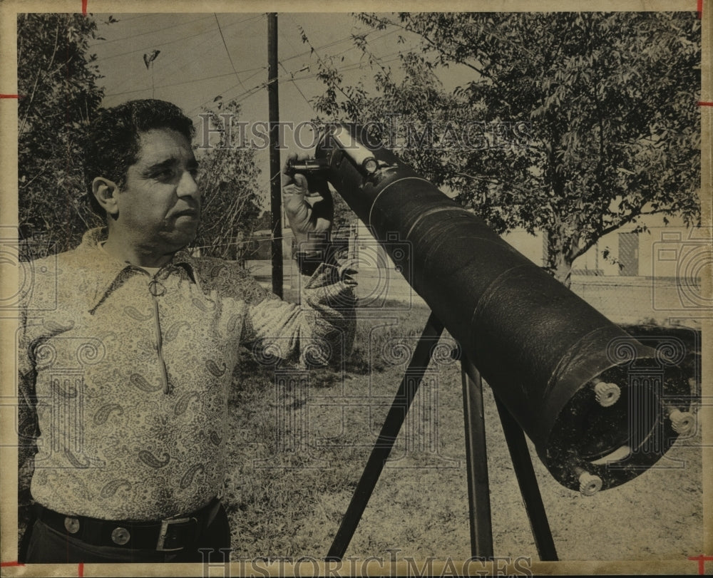 Press Photo Miguel Abrego, Flying Saucer Watcher with Telescope - saa00705 - Historic Images