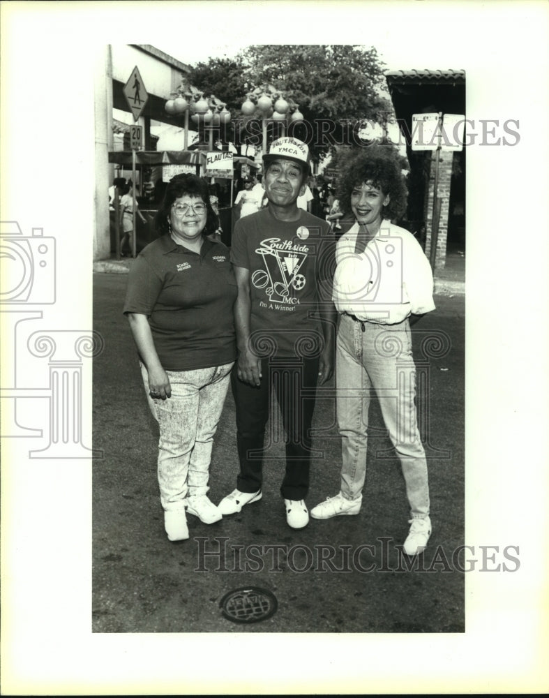 1992 Press Photo Manuel Acosta at Seventh Annual Conjunto Shootout with Others - Historic Images