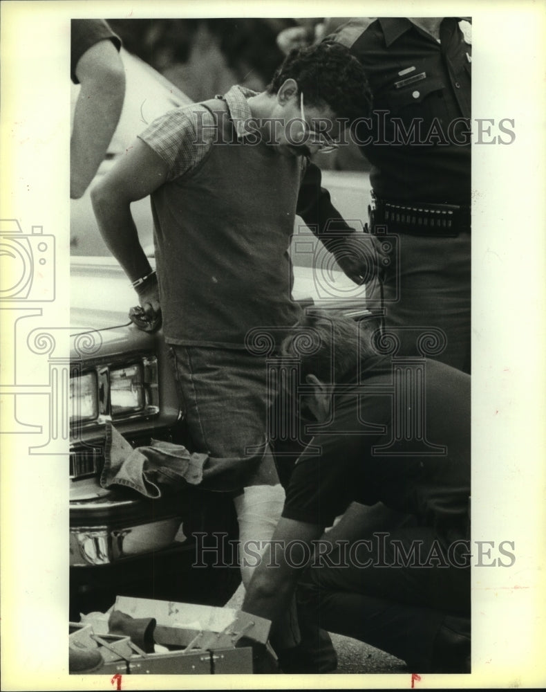 1984 Rafael Solis Abrego, Suspected in Cop Shooting at Arrest - Historic Images