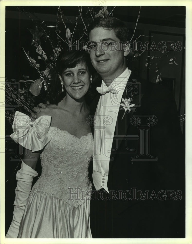 1988 Press Photo Stephen Ames at New Years Eve Party with Anne Zachry - Historic Images