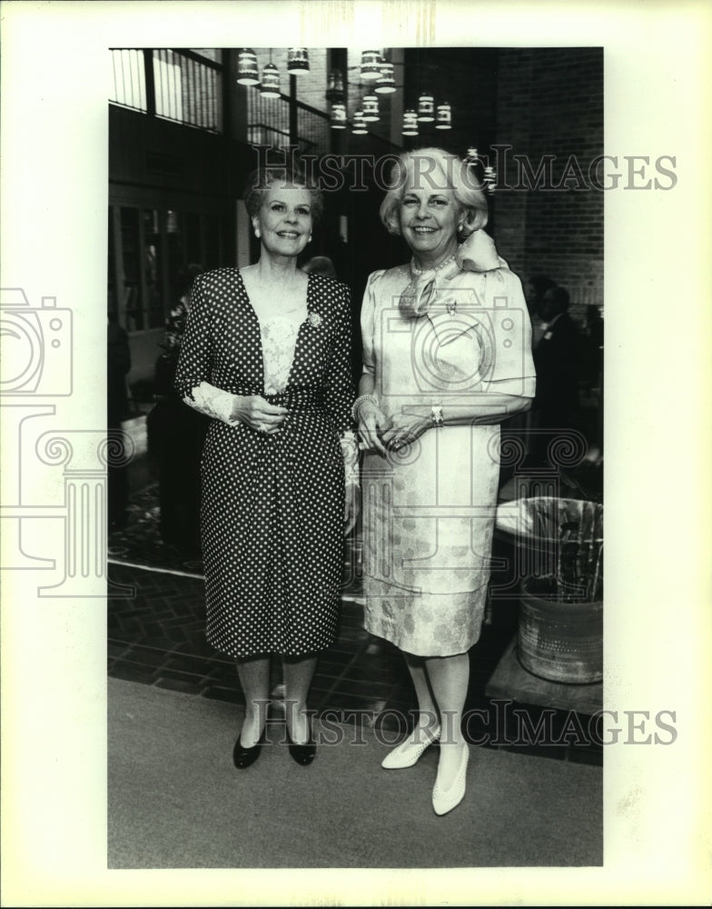 1992 Press Photo St. Mary&#39;s Alumni dinner, Dody Oppenheimer and Dolly Altgelt - Historic Images