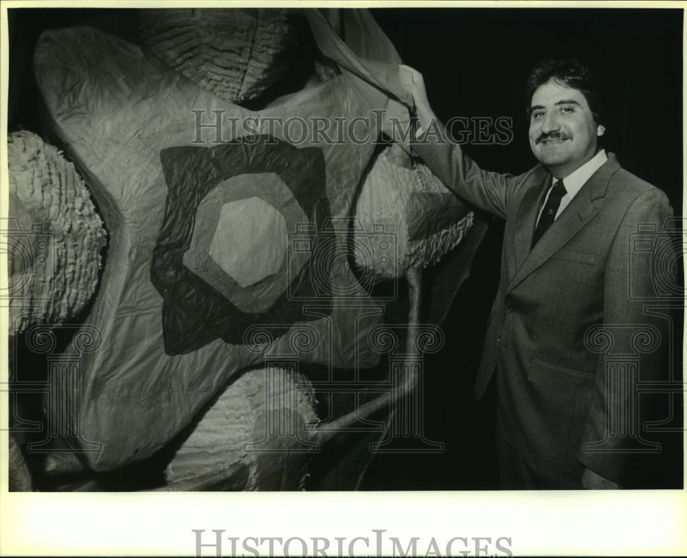 1986 J.J. Amaro and pinata at Guadalupe Theater - Historic Images