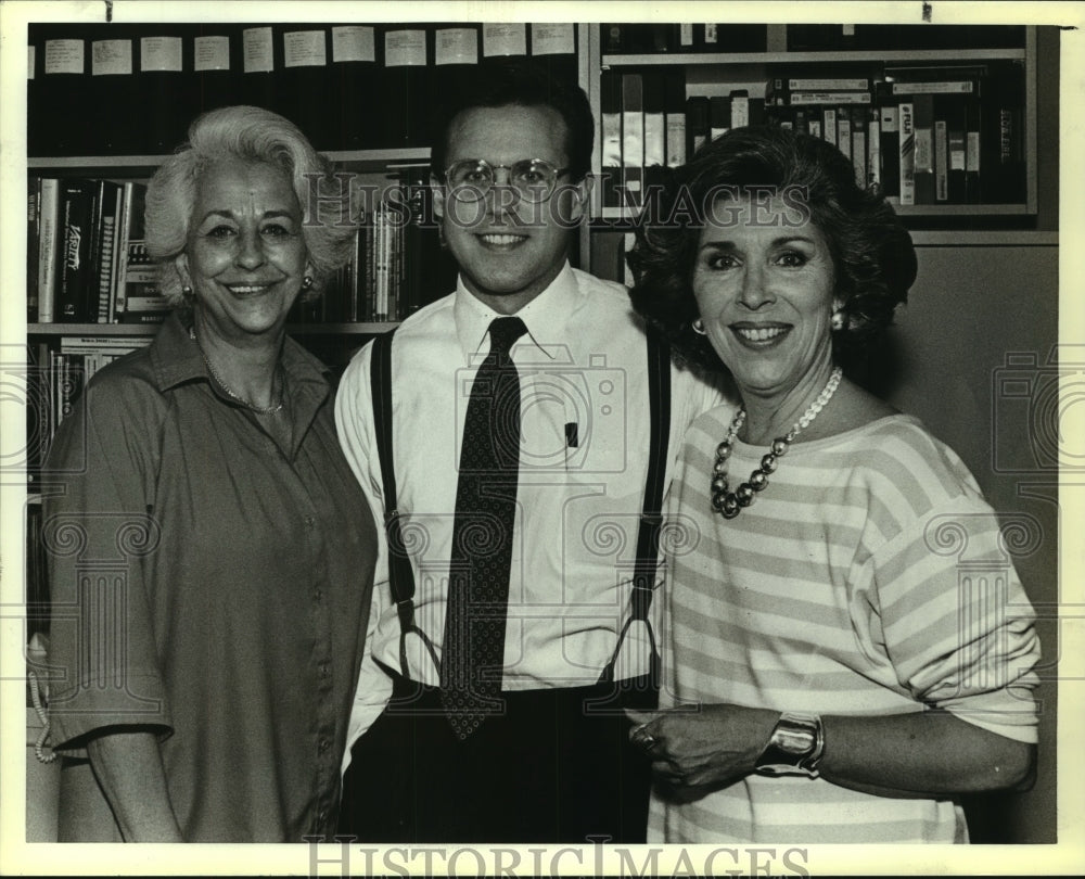 1988 San Antonio Performing Arts benefit committee meeting attendees - Historic Images