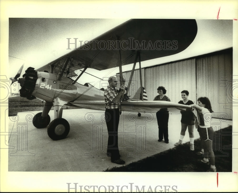 1989 Air Force Major and biplane builder Charles R. Anderson, family - Historic Images