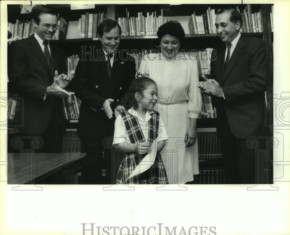 1992 CEO school funding recipient Diana Pavon and officials - Historic Images