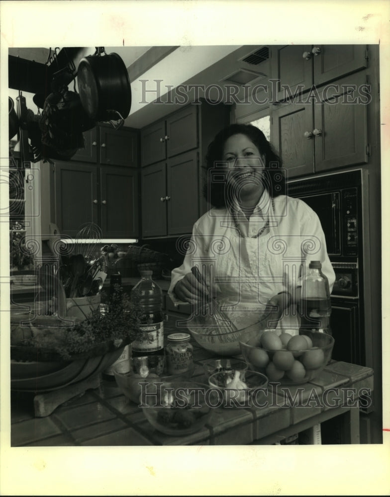 1992 Press Photo HEB cooking class teacher Anabelle Ardid - saa01141 - Historic Images