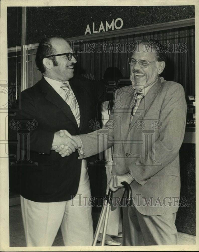 1974 Press Photo Louis Arbetter greets a friend - saa01231-Historic Images