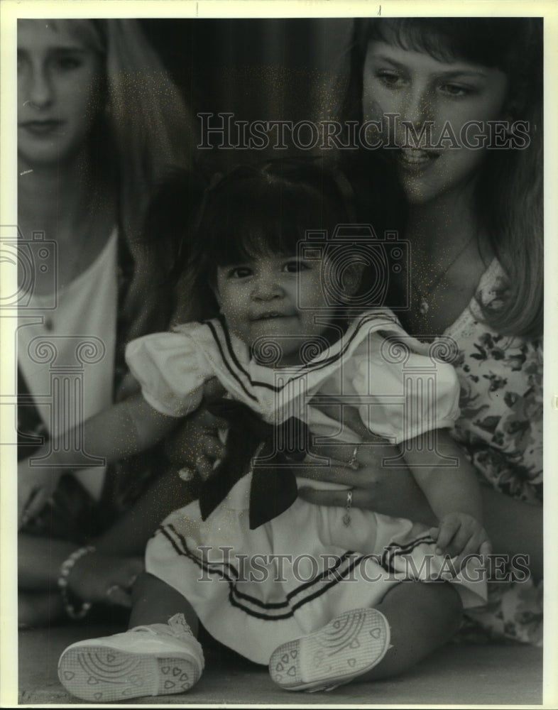 1992 Press Photo Jennifer Peacock, right, Erin Allen & Baby Annie, Texas family - Historic Images