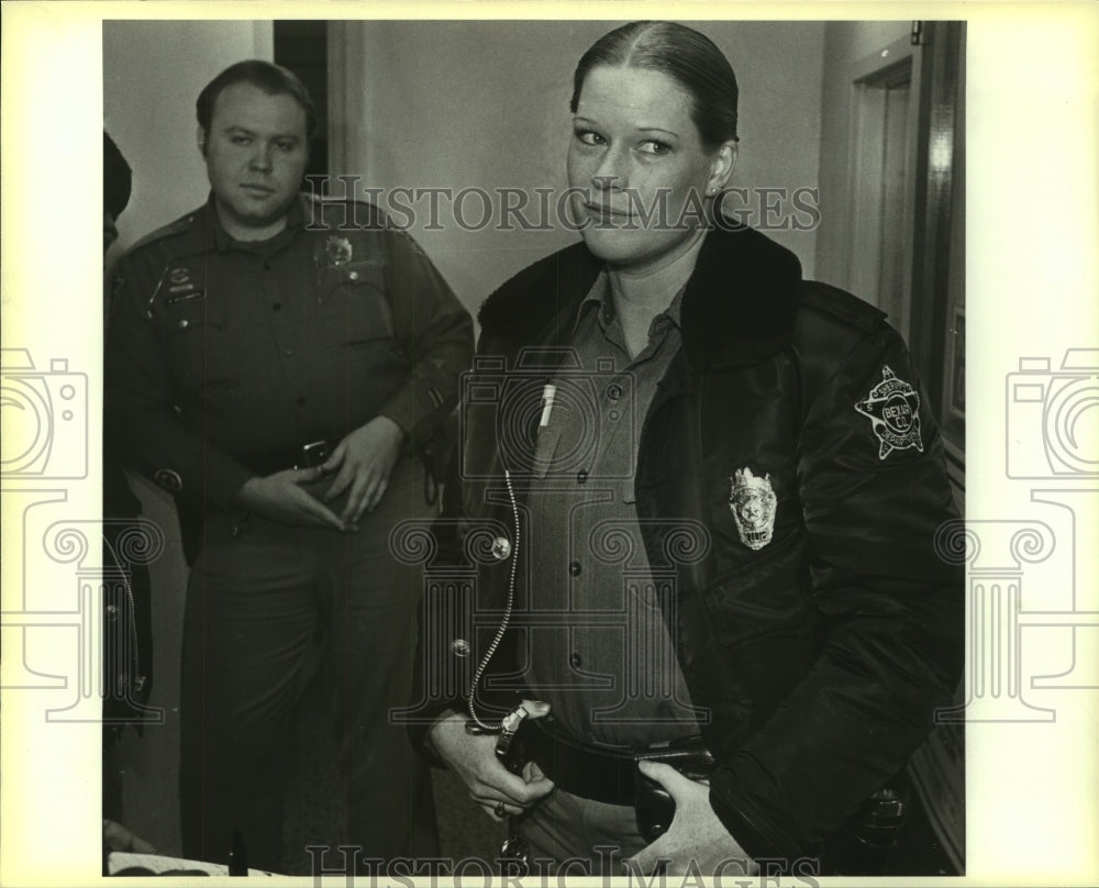 1985 Press Photo Sheriff's deputy Laura Bailey at a press conference - saa01287 - Historic Images