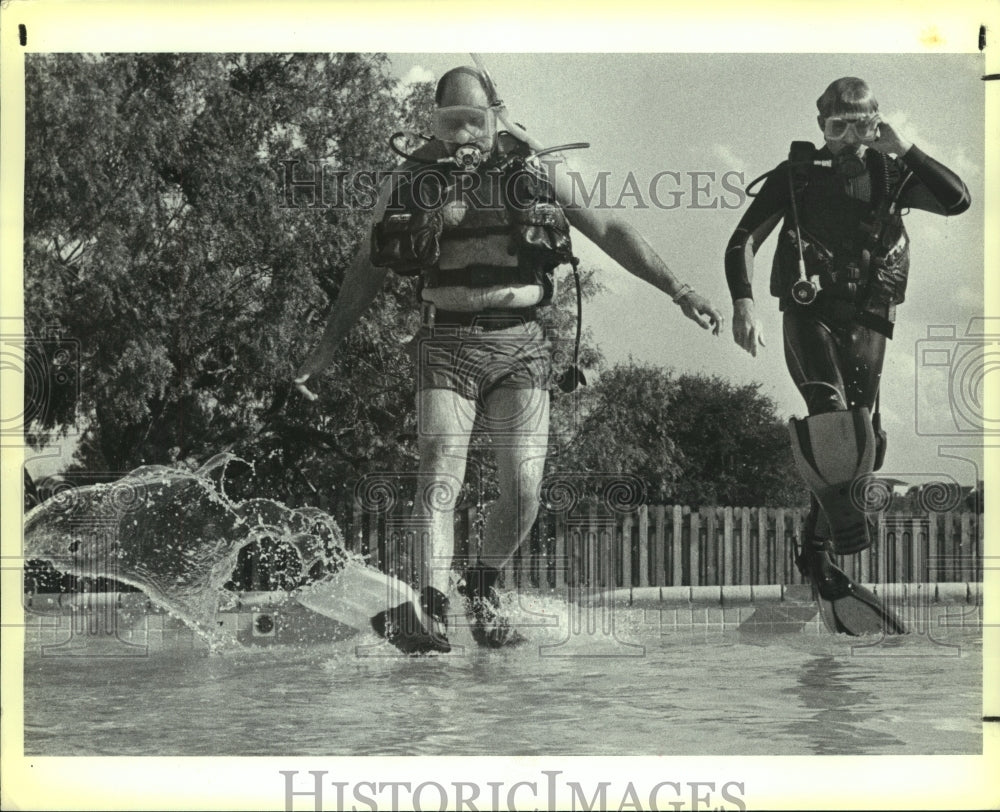 1988 Vietnam Veteran Memorial fundraiser, Northern Hills C.C. pool - Historic Images