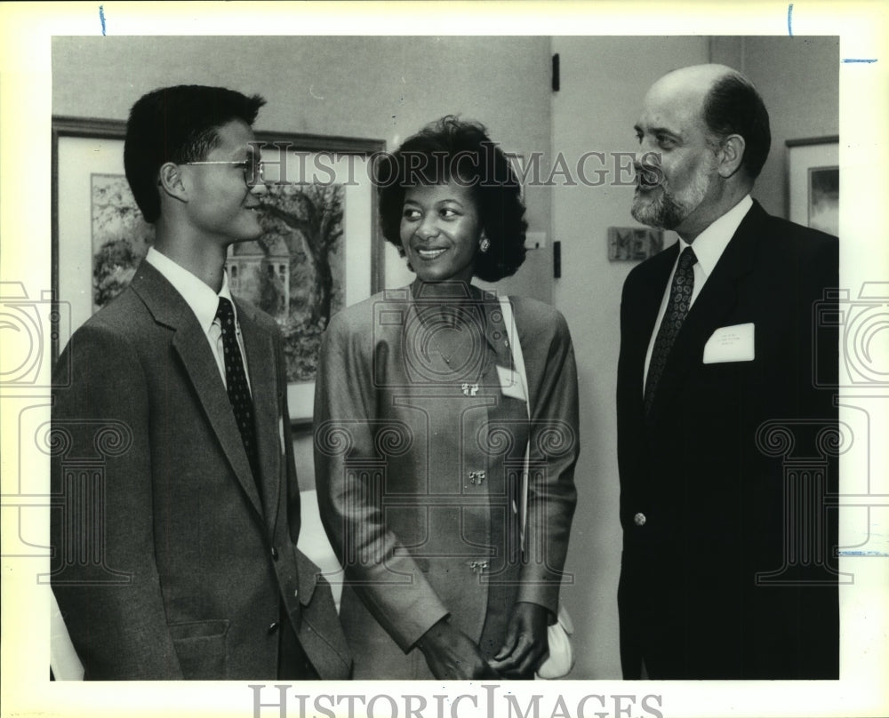 1991 A trio of J.C. Penney Golden Rule Award winners at Bright Shawl - Historic Images