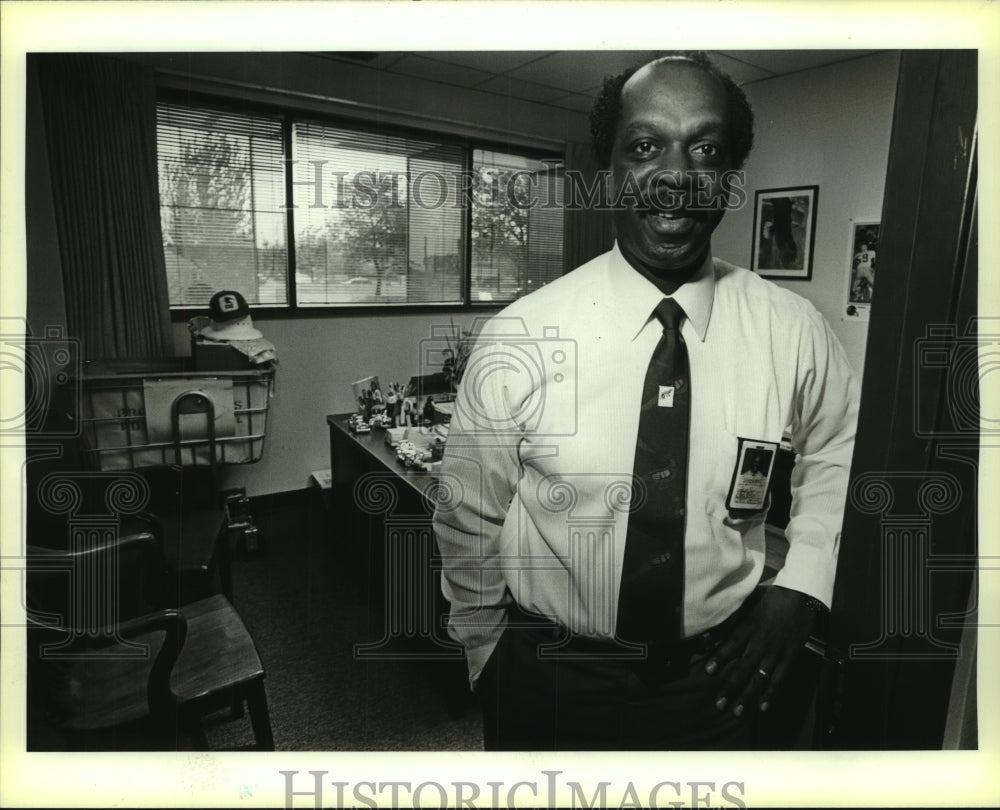 1988 Award-winning U.S. Postal Service employee Cesta Ayers - Historic Images
