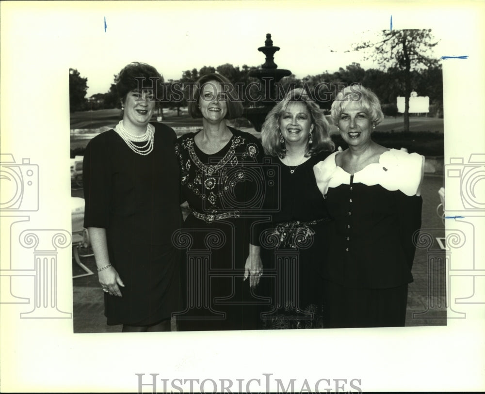 1992 Press Photo High Risk Infant Program Gala-goers at Dominion Country Club - Historic Images