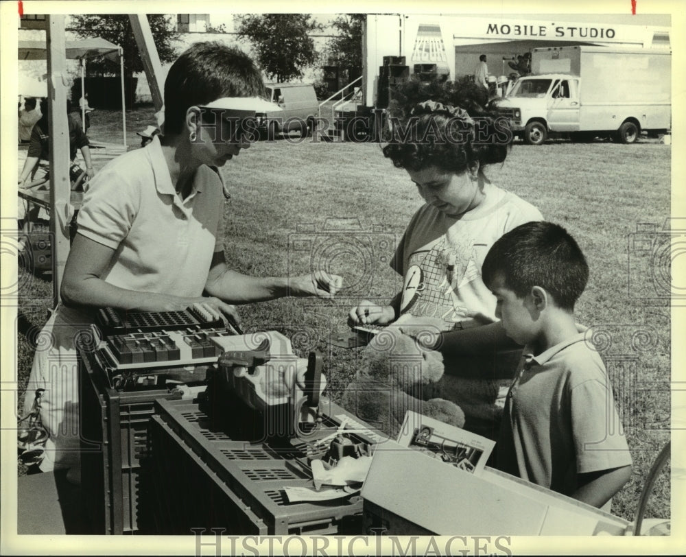 1989 Southwest General Hospital 10th anniversary celebration - Historic Images