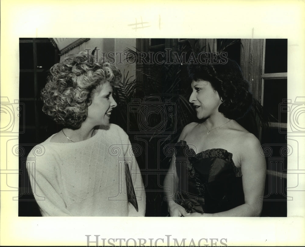 1987 Press Photo Janet Connell and Vargie Adair at Dominion SAAPC - saa01402 - Historic Images