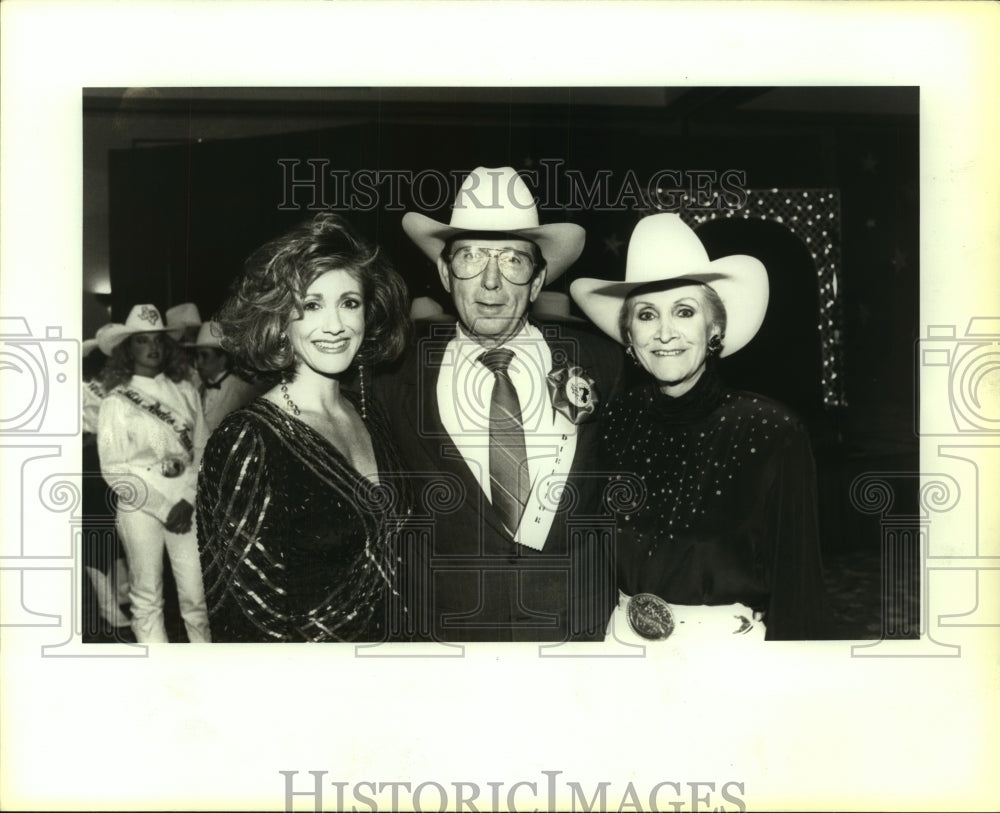 1991 Miss Rodeo pageant attendees - Historic Images