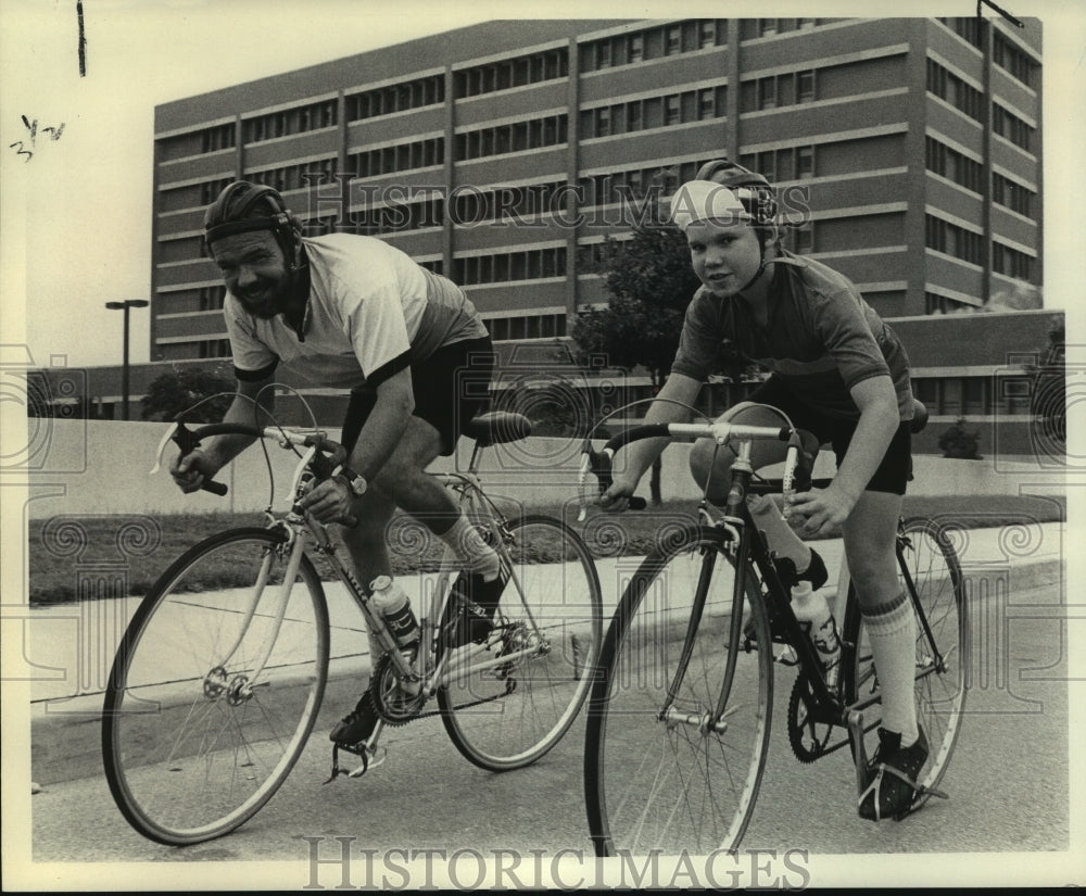 Press Photo Cycling club member and neurologist Dr. John Allen and son Matthew-Historic Images