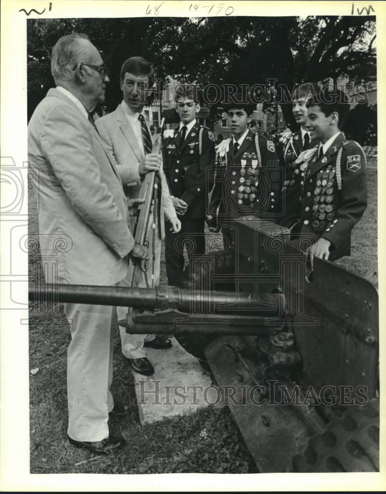 1985 Press Photo Students and officials of the San Antonio Academy - saa01444 - Historic Images