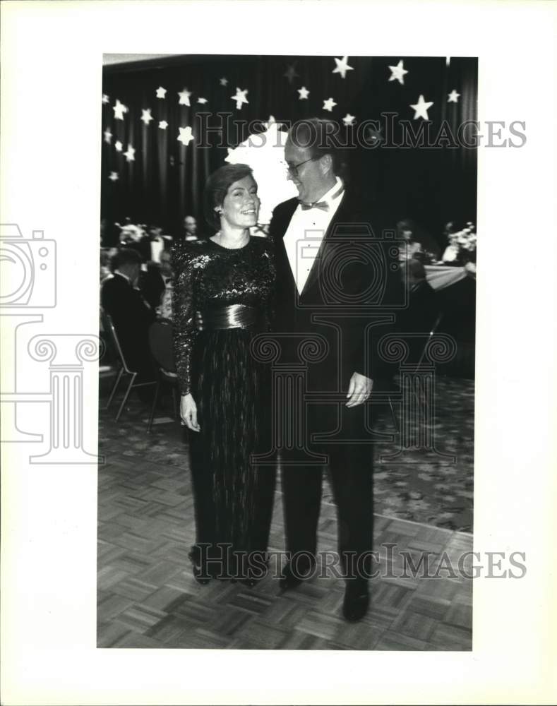 1992 Press Photo David and Marilyn Barton at Juvenile Diabetes Yellow Rose Gala - Historic Images