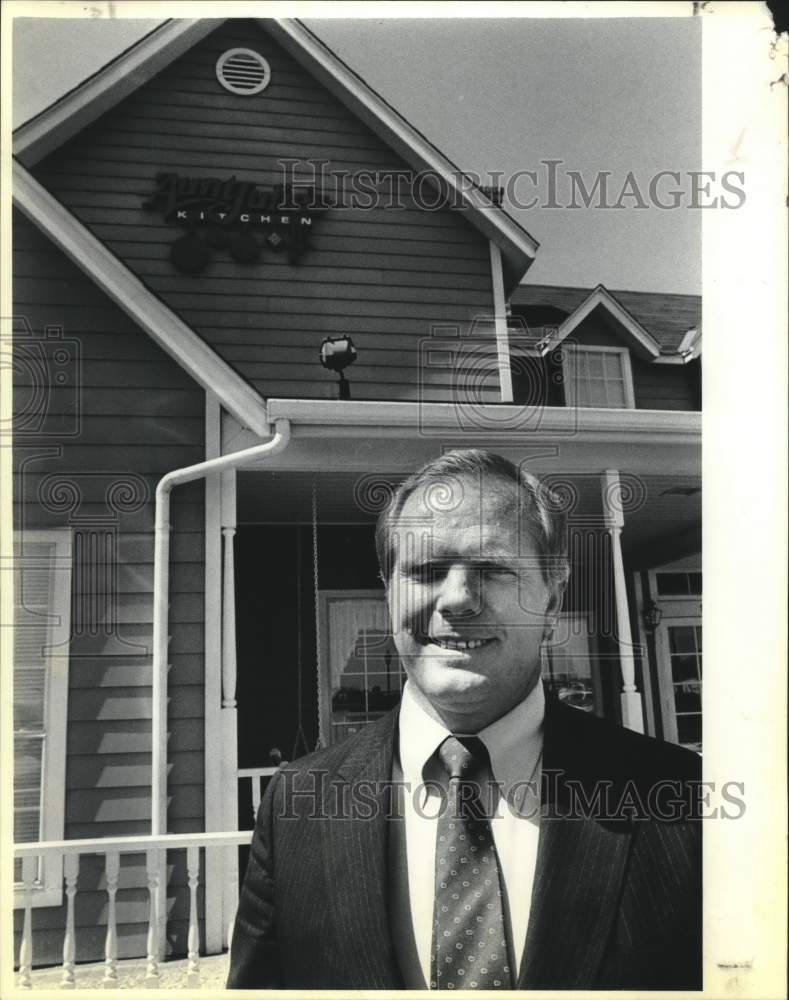 1986 Press Photo Aunt Julie&#39;s Development vice president Gene Barton - saa01454 - Historic Images