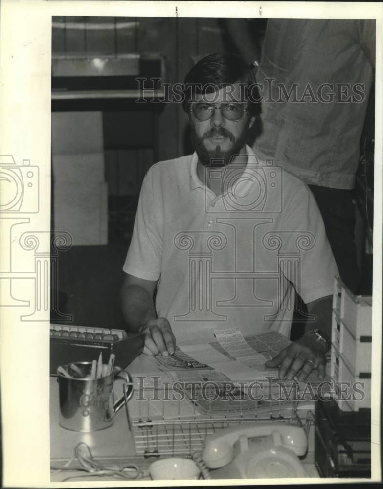 1985 Press Photo Jim Barrett of the San Antonio Express-News - saa01473 - Historic Images