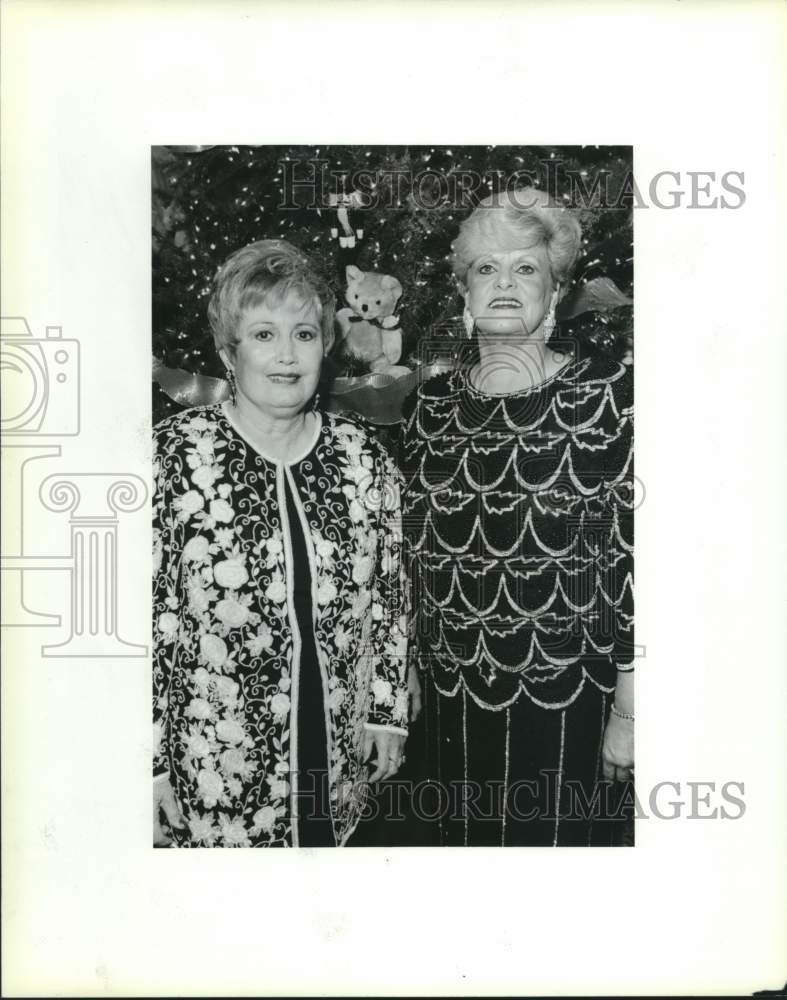1995 Press Photo Irene Barrett and Betty Cortez Cervera, Pan American League - Historic Images
