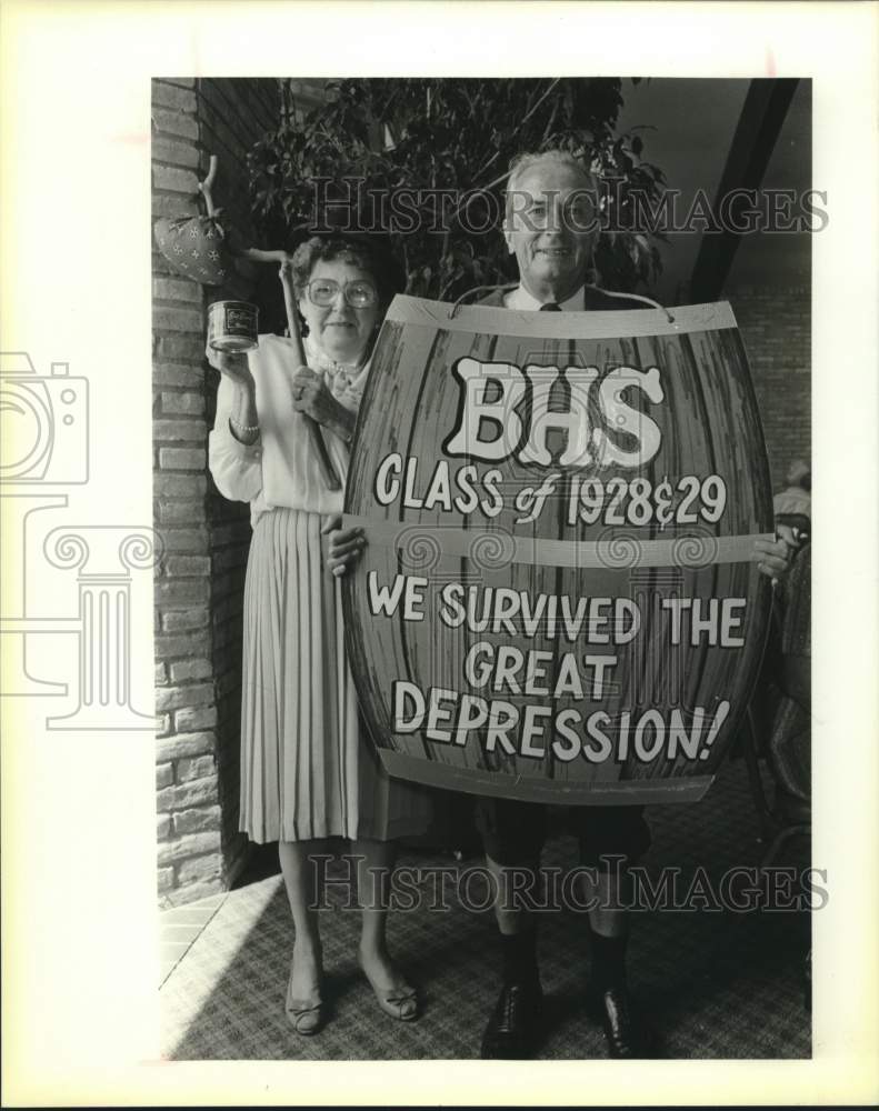 1986 Members of the Brackenridge High class of 1928-29 at reunion - Historic Images