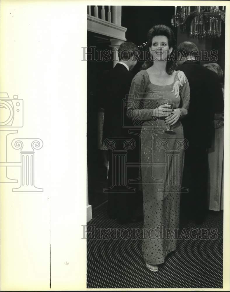 1985 Press Photo Terry Barrett at German Club debutante party at Argyle Club - Historic Images
