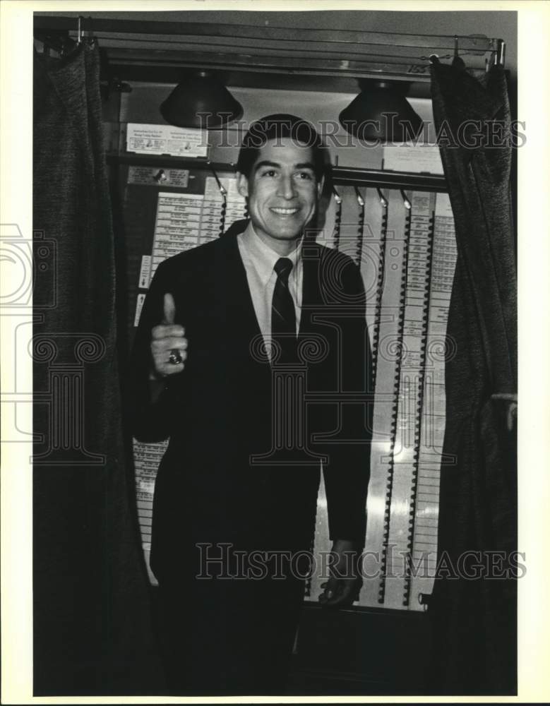 1986 Press Photo Judge Roy Barrera Jr. exits a voting booth - saa01500 - Historic Images