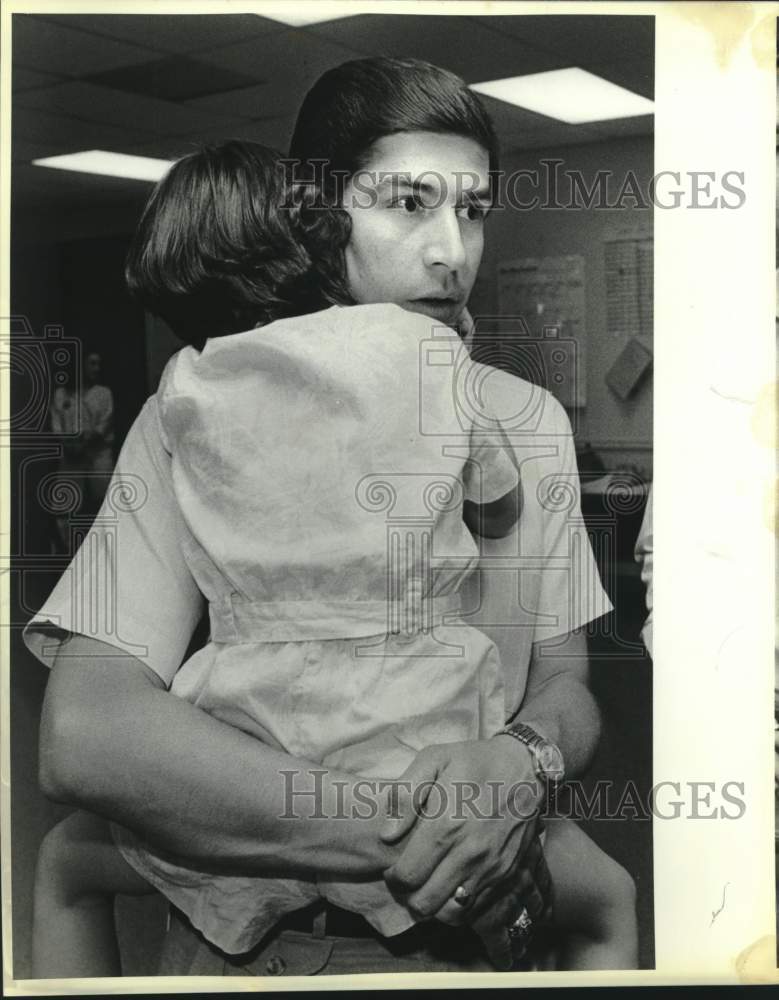 1986 Press Photo Judge Roy Barrera Jr. holds his daughter, Marissa - saa01504 - Historic Images