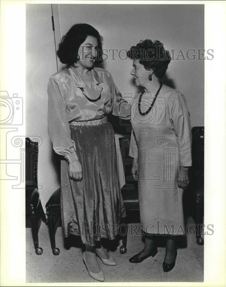 1990 Press Photo Melba Telamantes and Alicia Barrera at Feast of the Three Kings - Historic Images