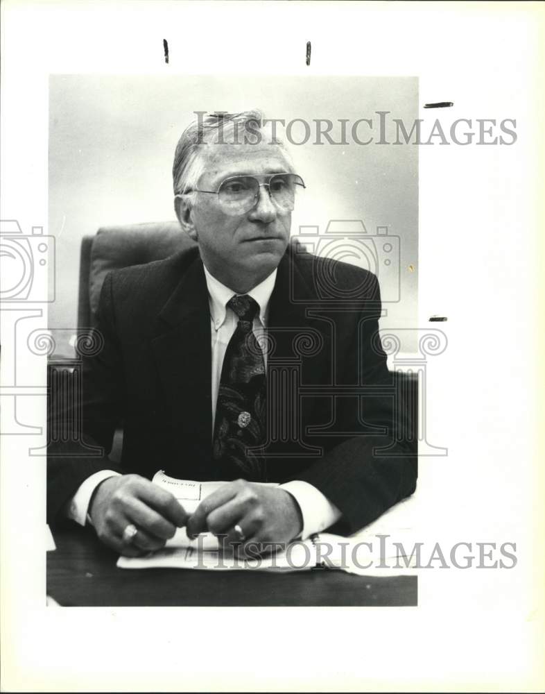 1992 Press Photo Outgoing Bexar County jail administrator Thomas R. Barry - Historic Images