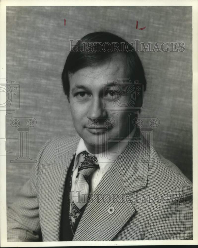 1975 Press Photo Frost National Bank assistant vice president Robert T. Bordelon - Historic Images