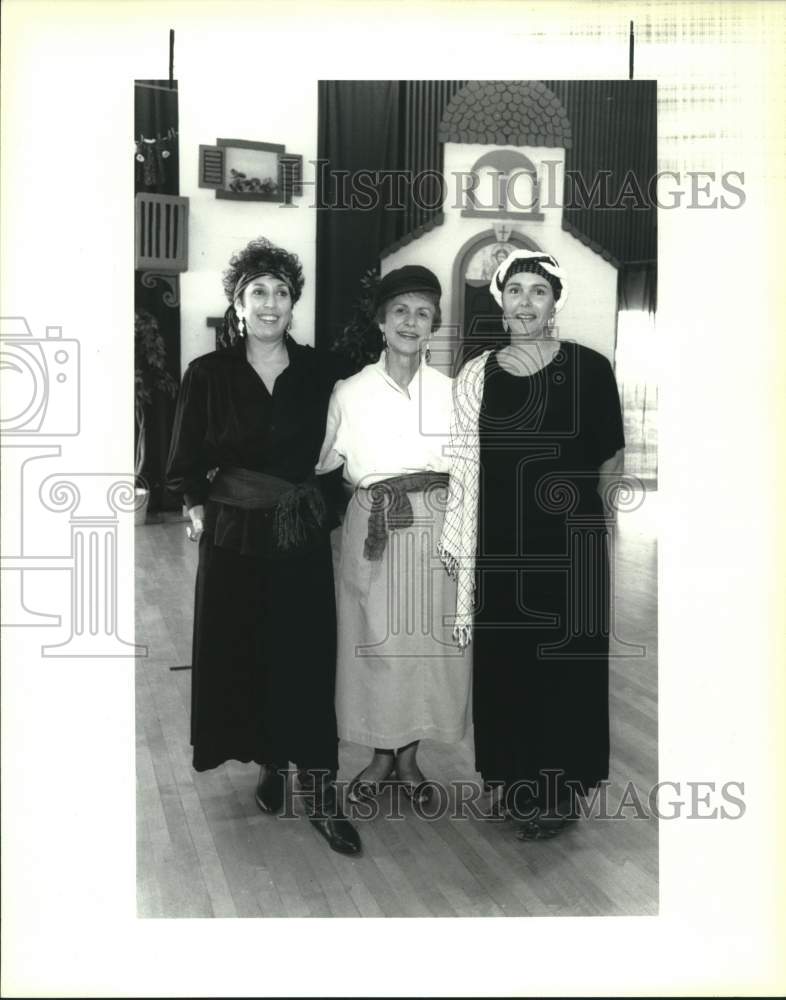 1991 Press Photo Party for Greek Volunteers attendees - saa01617 - Historic Images