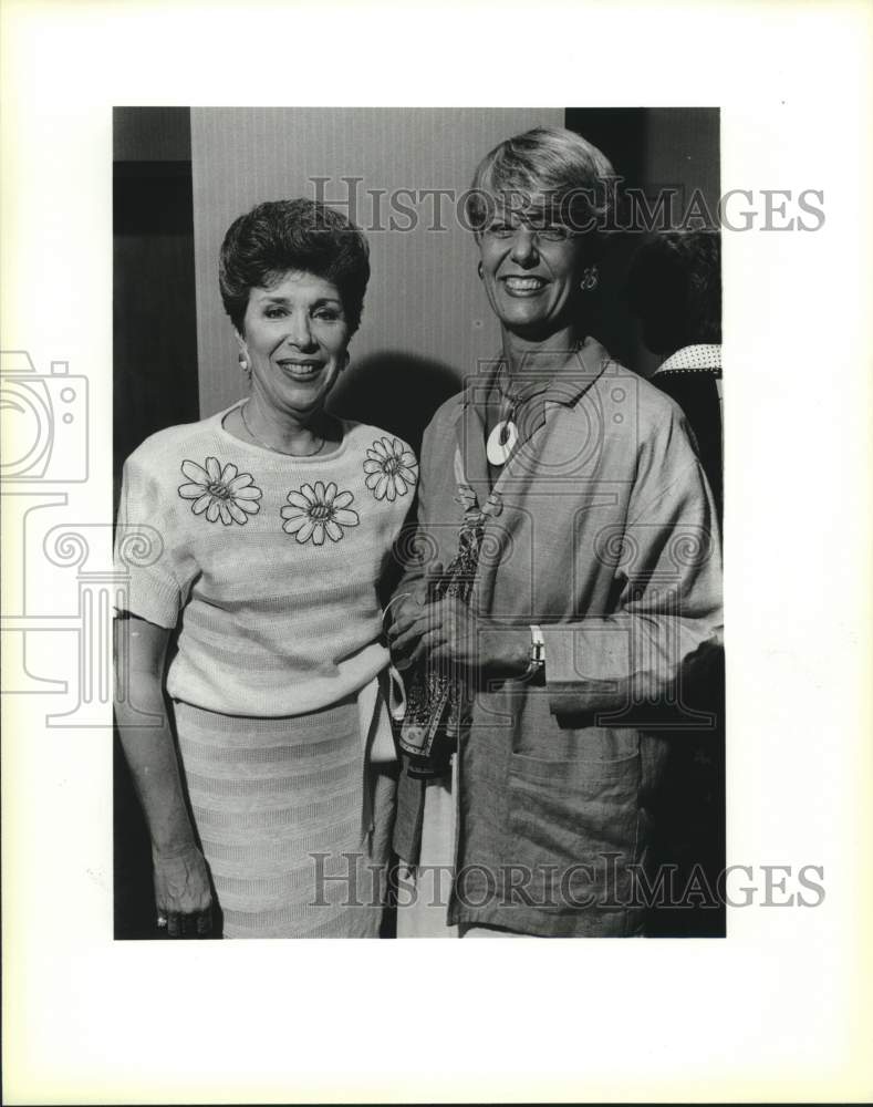 1987 Press Photo Barbara Altgelt and Pat Mayo at an SAPAA event - saa01619 - Historic Images