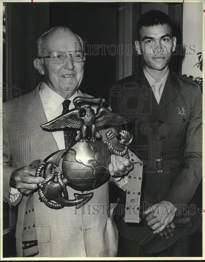 1986 Press Photo United States marines Bill Bailey and Ricardo Mendoza - Historic Images