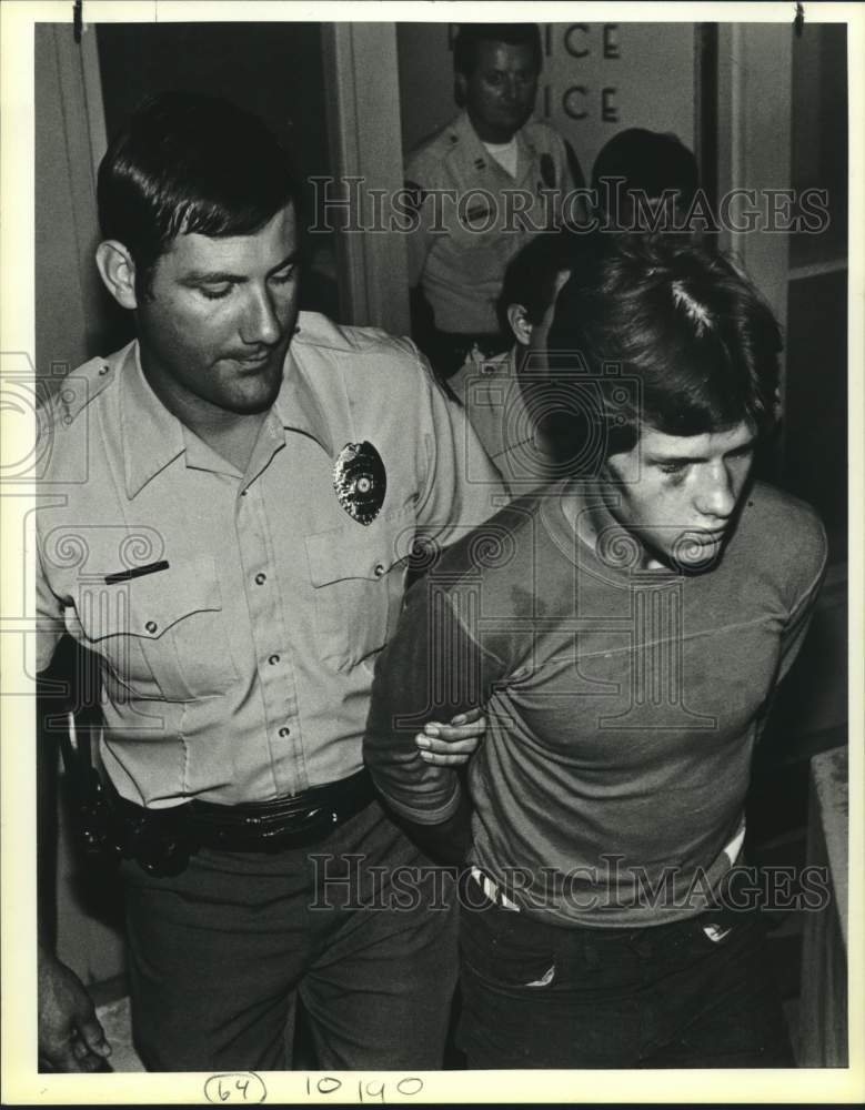 1984 Press Photo Kidnapping suspect Garland Wayne Bailey at Terrell Hills PD - Historic Images