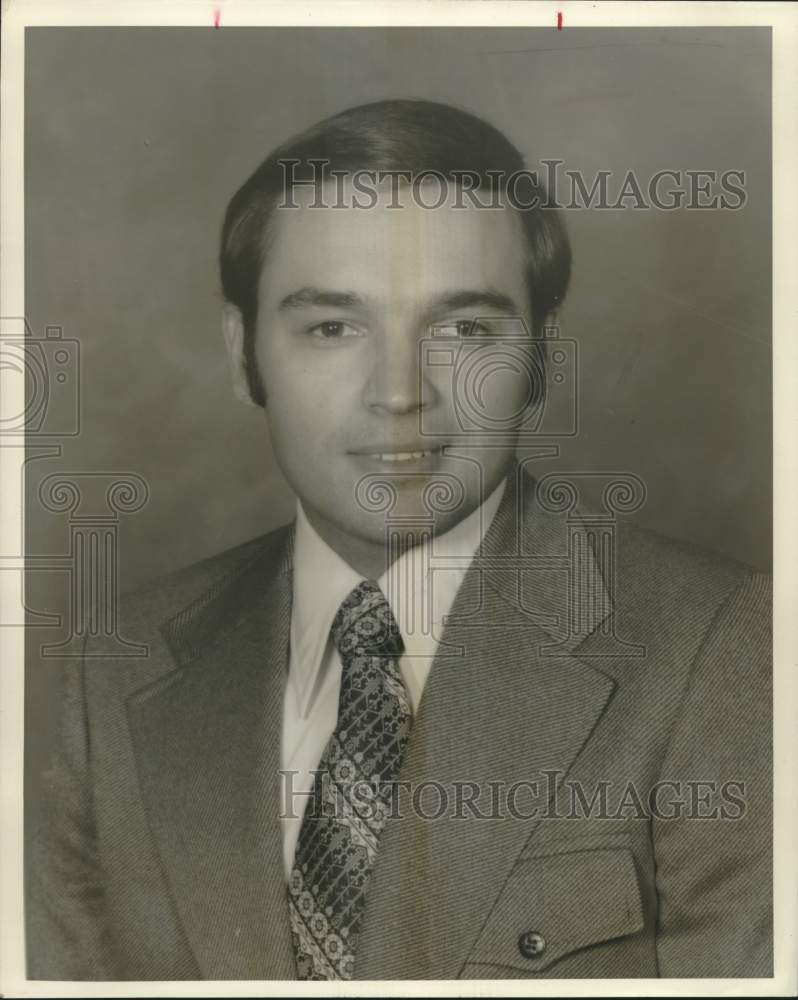Press Photo Tom Banks of Frost National Bank - saa01698 - Historic Images