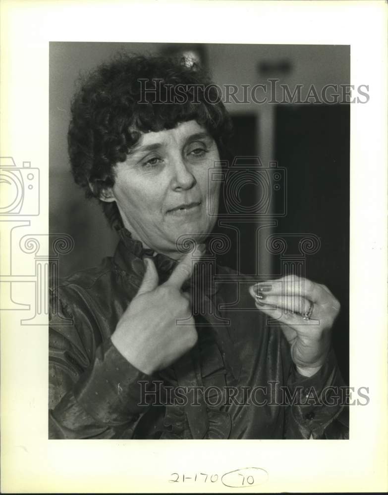 1984 Press Photo Sign language interpreter Gloria Banik of San Antonio - Historic Images