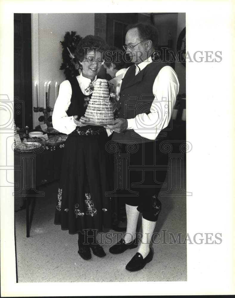 1993 Press Photo Virginia and Roy Balter, Norwegian Society of Texas party - Historic Images