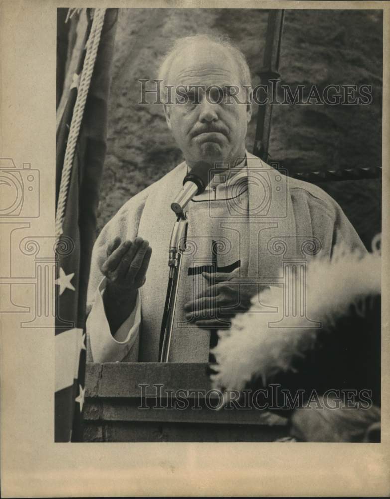 1982 Press Photo Father Manny Ballard, Lourdes Shrine of the Southwest - Historic Images